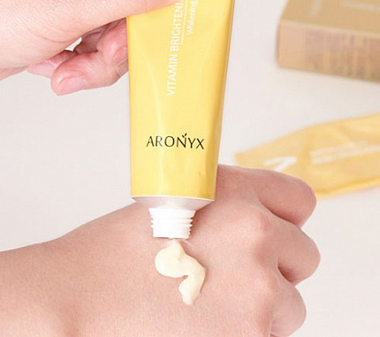 Тонизирующий витаминный крем с пептидами Aronyx Vitamin Brightening Cream, 50 мл
